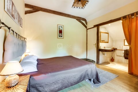 Double Room, Garden View | Blackout drapes, iron/ironing board, free WiFi, bed sheets