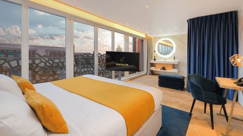 Suite, Terrace | Premium bedding, in-room safe, desk, laptop workspace