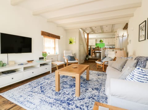 Cottage | Living room | TV