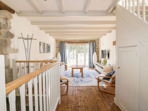 Cottage | Living room | TV