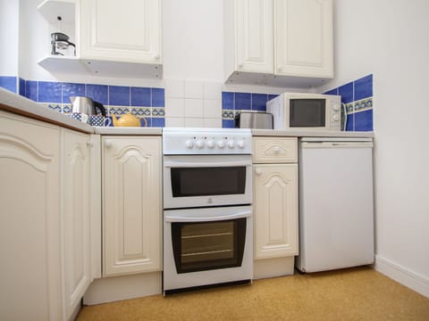 Cottage | Private kitchen | Cookware/dishes/utensils