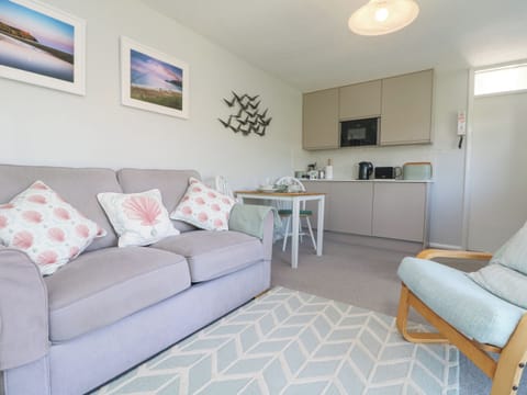 Cottage | Living area | TV