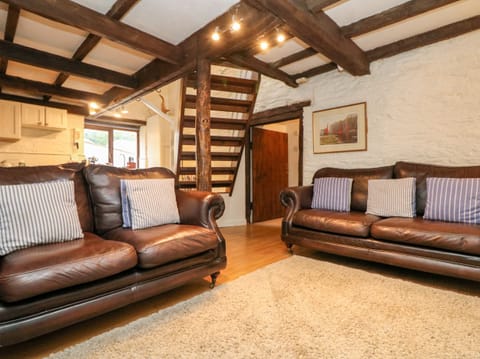 Cottage | Living room | TV