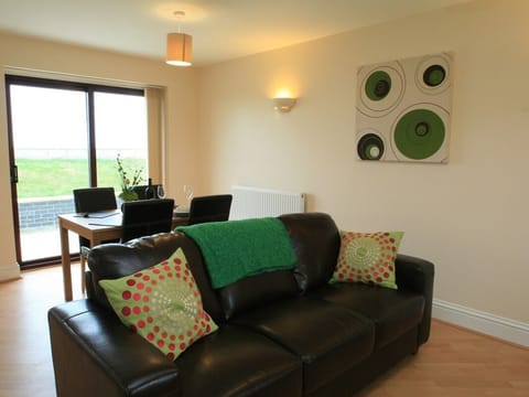 Cottage | Living area | TV