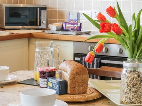 Cottage | Private kitchen | Highchair, cookware/dishes/utensils