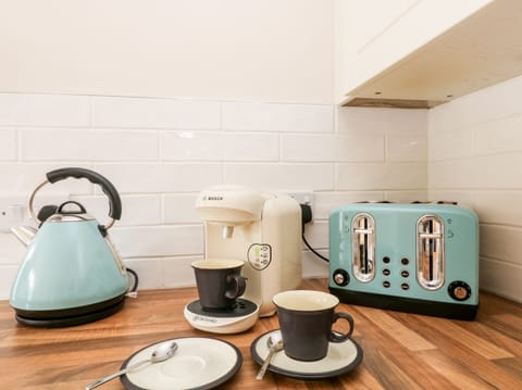 Cottage | Private kitchen | Fridge, dishwasher, highchair, cookware/dishes/utensils