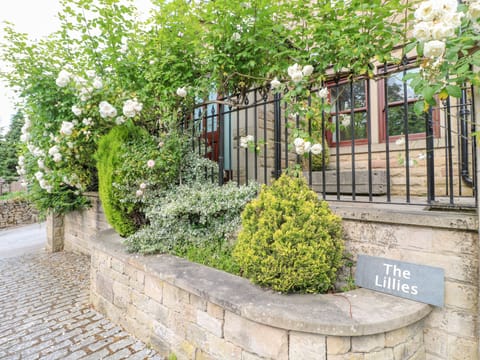 Cottage | Property grounds