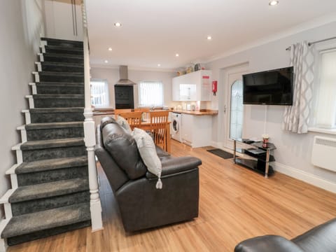 Cottage | Living area | TV