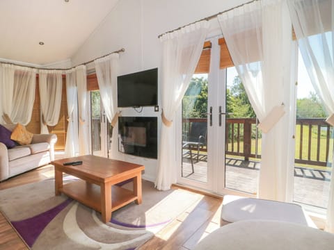 Cottage | Living area | TV
