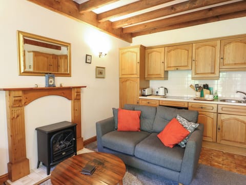 Cottage | Living area | TV