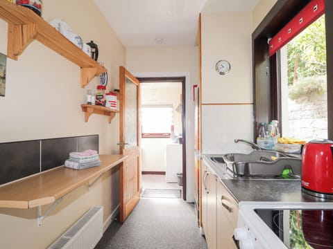 Cottage | Private kitchen | Cookware/dishes/utensils