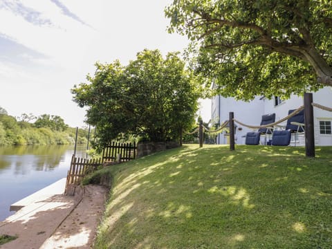 Cottage | Property grounds