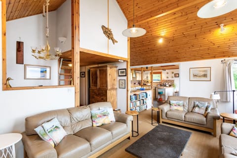 Cottage | Living room | TV