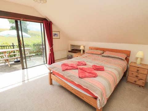 Cottage | 2 bedrooms, individually decorated, individually furnished, free WiFi
