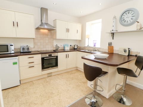 Cottage | Private kitchen | Highchair, cookware/dishes/utensils