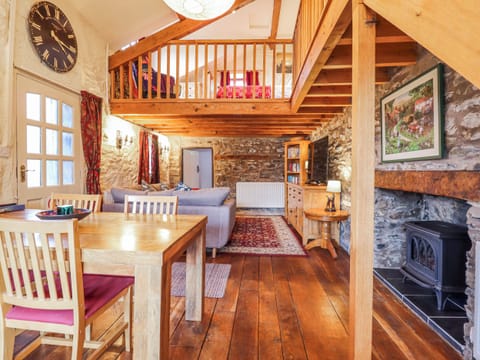 Cottage | Living area | TV