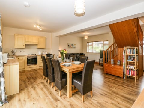 Cottage | Private kitchen | Cookware/dishes/utensils