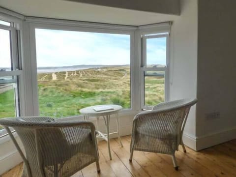 Cottage | 4 bedrooms, individually decorated, individually furnished, free WiFi