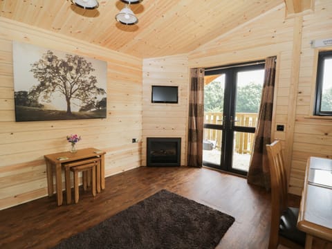 Cottage | Living area | TV