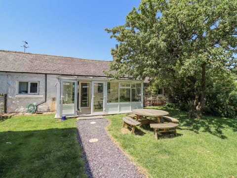 Cottage | Property grounds