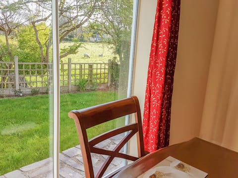 Cottage | 4 bedrooms, individually decorated, individually furnished, free WiFi