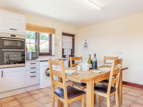 Cottage | Private kitchen | Cookware/dishes/utensils