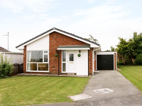 2 bedrooms, individually decorated, individually furnished, free WiFi