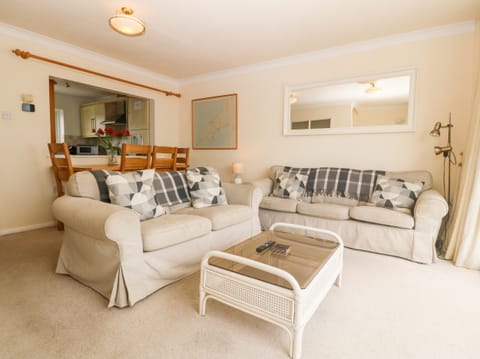 Cottage | Living area | TV