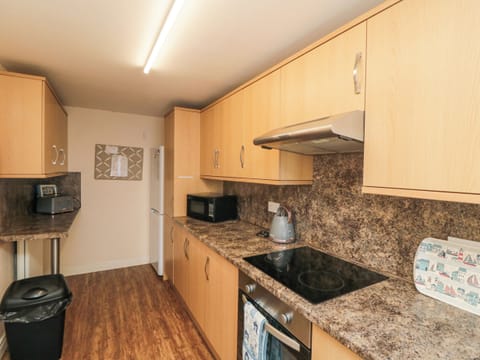 Cottage | Private kitchen | Microwave, stovetop, dishwasher, highchair