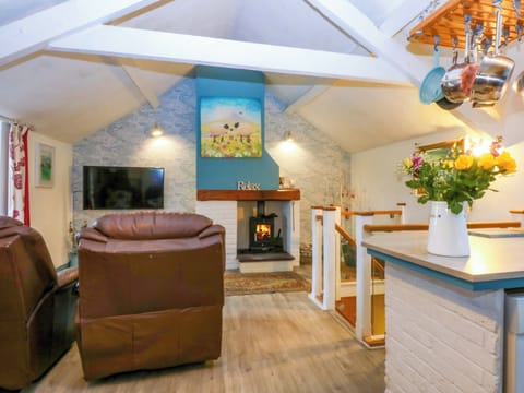 Cottage | Living area | TV