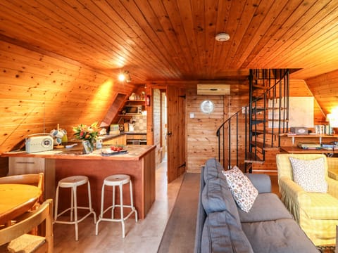 Cottage | Private kitchen | Fridge, microwave, stovetop, dishwasher