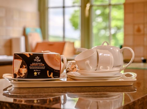 Cottage | Private kitchen | Electric kettle, highchair, cookware/dishes/utensils