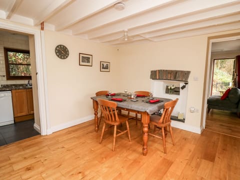 Cottage | Private kitchen | Fridge, microwave, stovetop, dishwasher