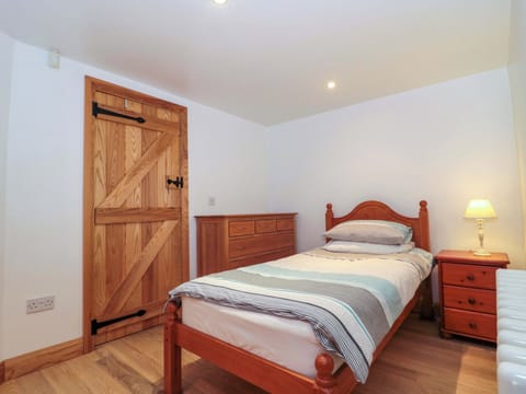 Cottage | 3 bedrooms, individually decorated, individually furnished, free WiFi