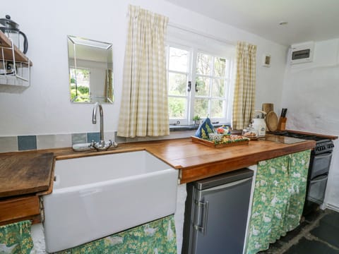 Fridge, microwave, stovetop, highchair