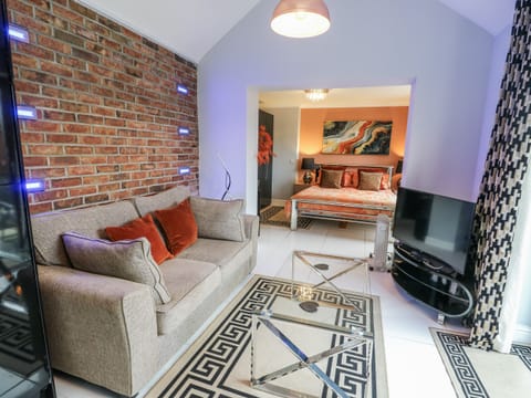 Cottage | Living area | TV