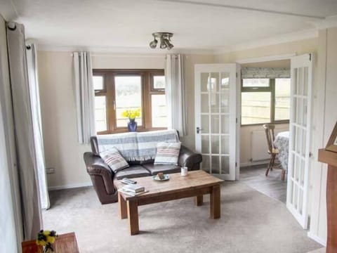 Cottage | Living room | TV, DVD player