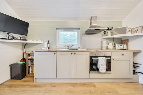 Cottage | Private kitchen | Cookware/dishes/utensils