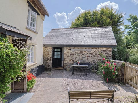 Cottage | Outdoor dining