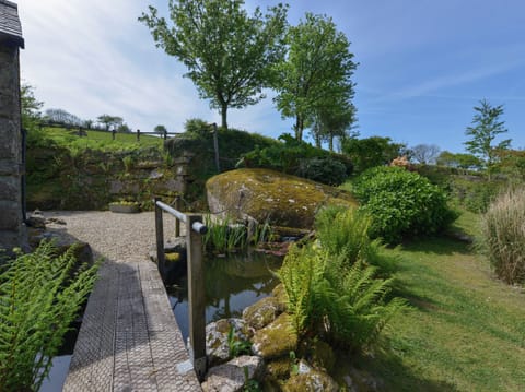 Cottage | Property grounds