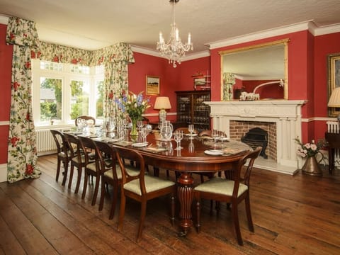 Cottage | Private kitchen | Fridge, microwave, stovetop, dishwasher