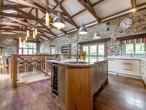 Cottage | Private kitchen | Fridge, stovetop, dishwasher, highchair