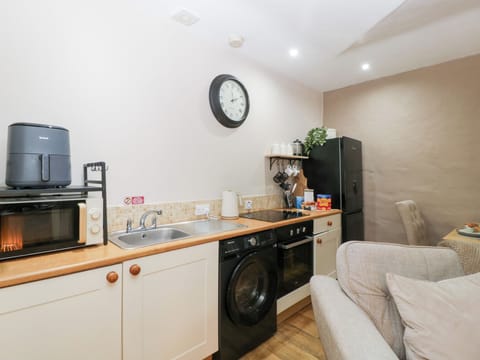 Microwave, stovetop, cookware/dishes/utensils