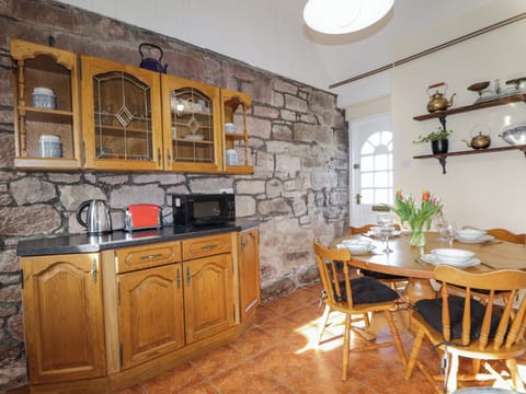 Cottage | Dining