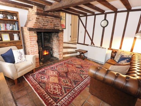 Cottage | Living area | Fireplace