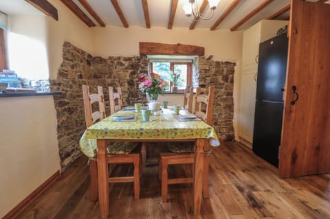 Cottage | Dining