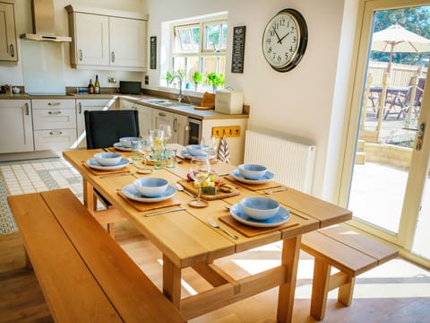 Cottage | Private kitchen | Fridge, dishwasher, highchair, cookware/dishes/utensils