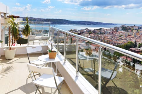 King Room | Individually decorated, iron/ironing board, free WiFi, bed sheets