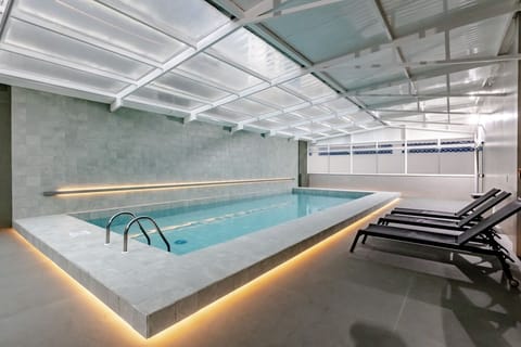 Indoor pool, sun loungers