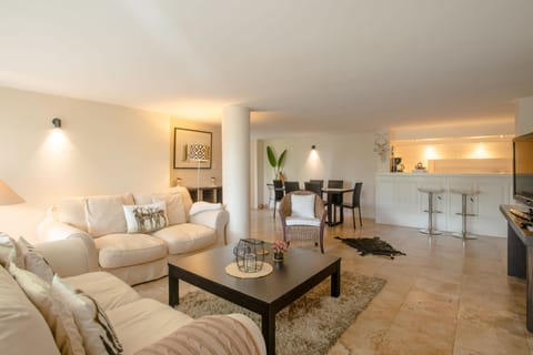 Suite (Springbok) | Living room | LCD TV